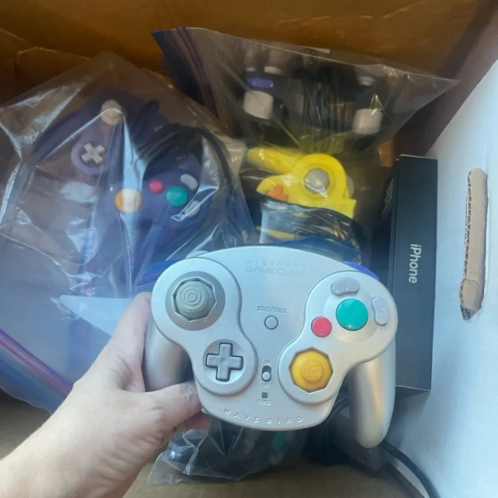 Silver Gray Gamecube Controller - Picture 7 of 8